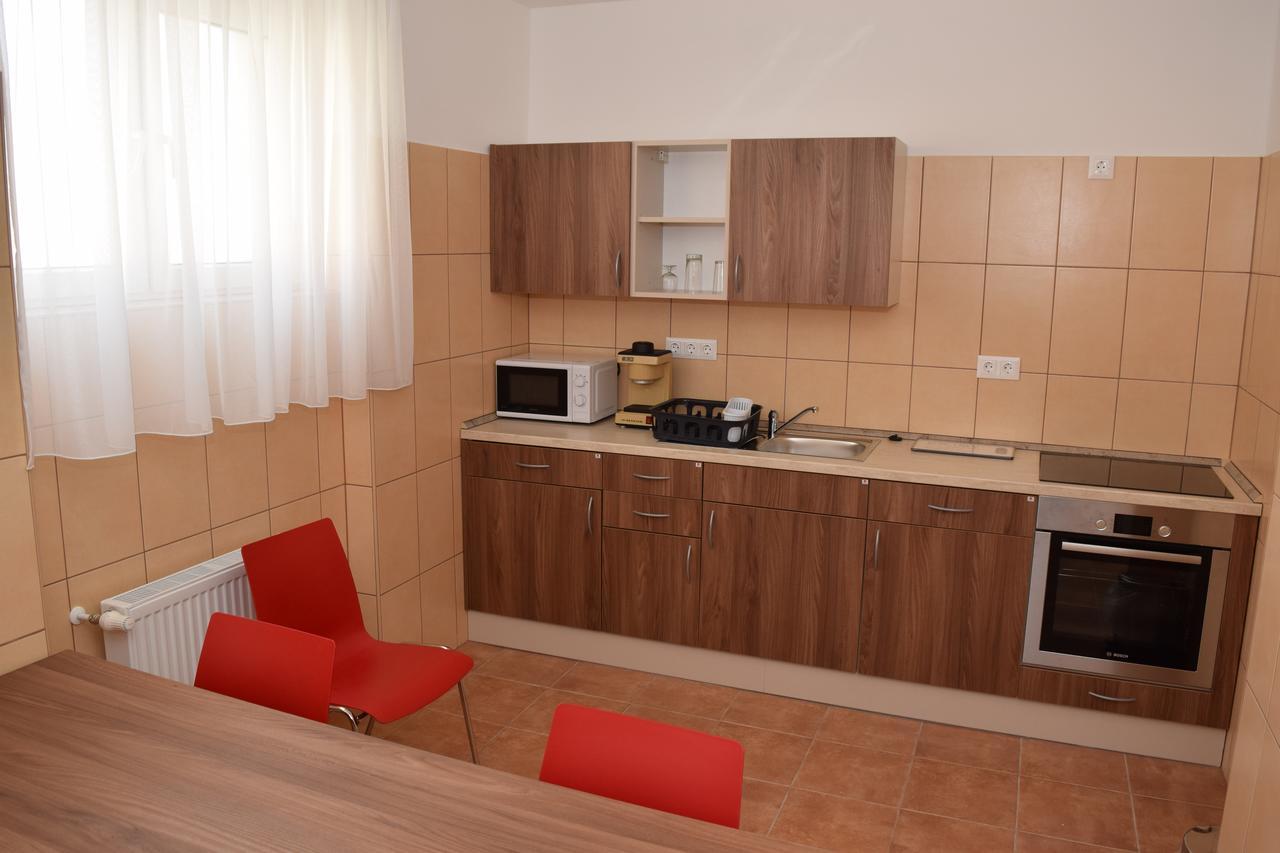 Marothi Kollegium Hostel Debrecen Exterior photo
